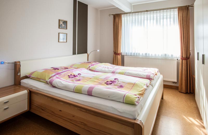 FeWo Domeyer Föhr - Ferienwohnung Maike - Schlafzimmer 1